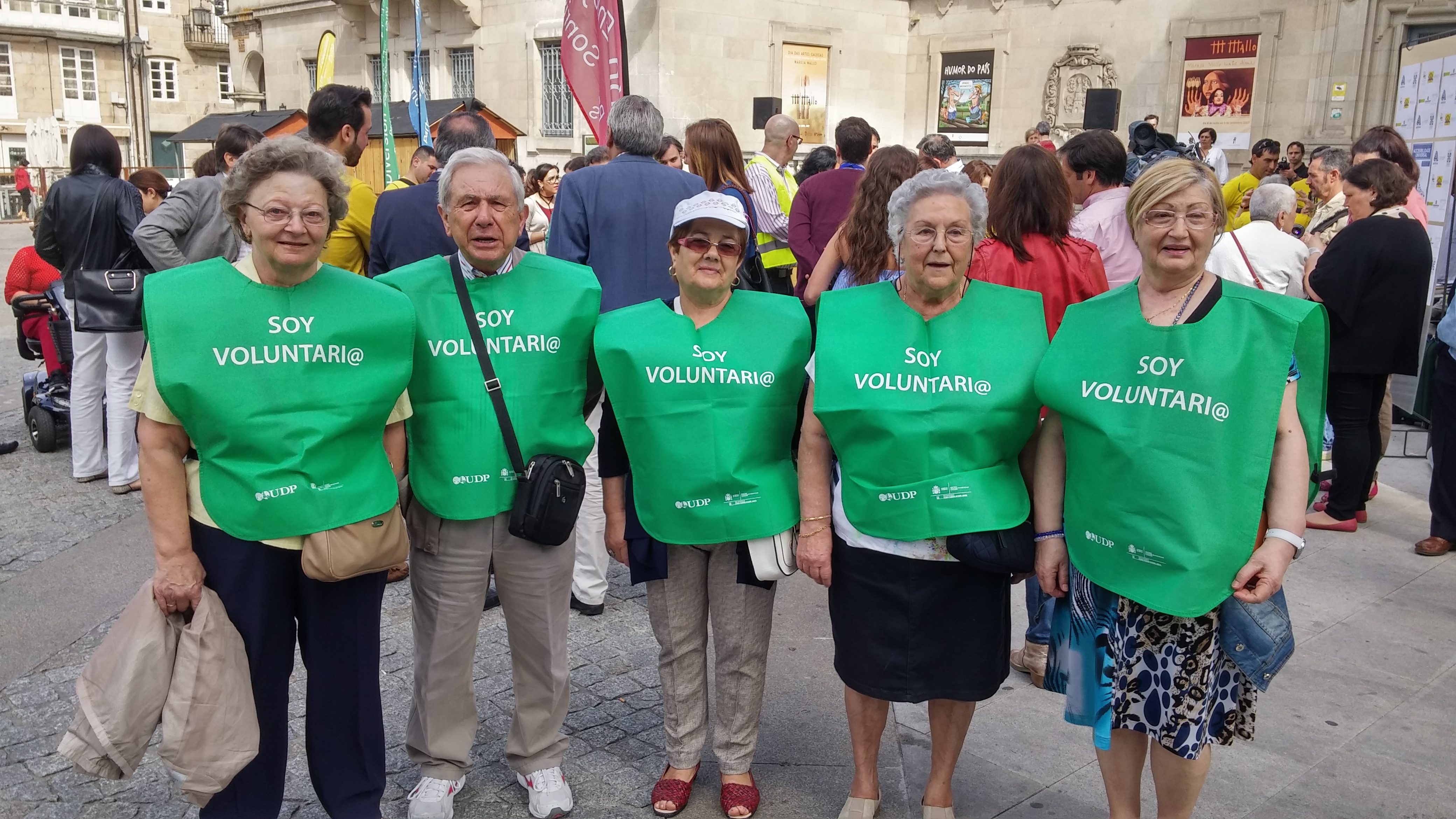 Miembros del voluntariado UDP Lugo en el evento "Ponte en mis Botas".