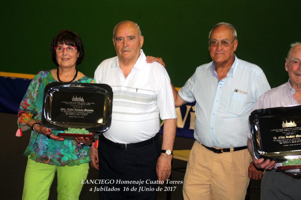  cuatro placas de homenaje  a personas mayores de la Asociación San Acisclo de la localidad.