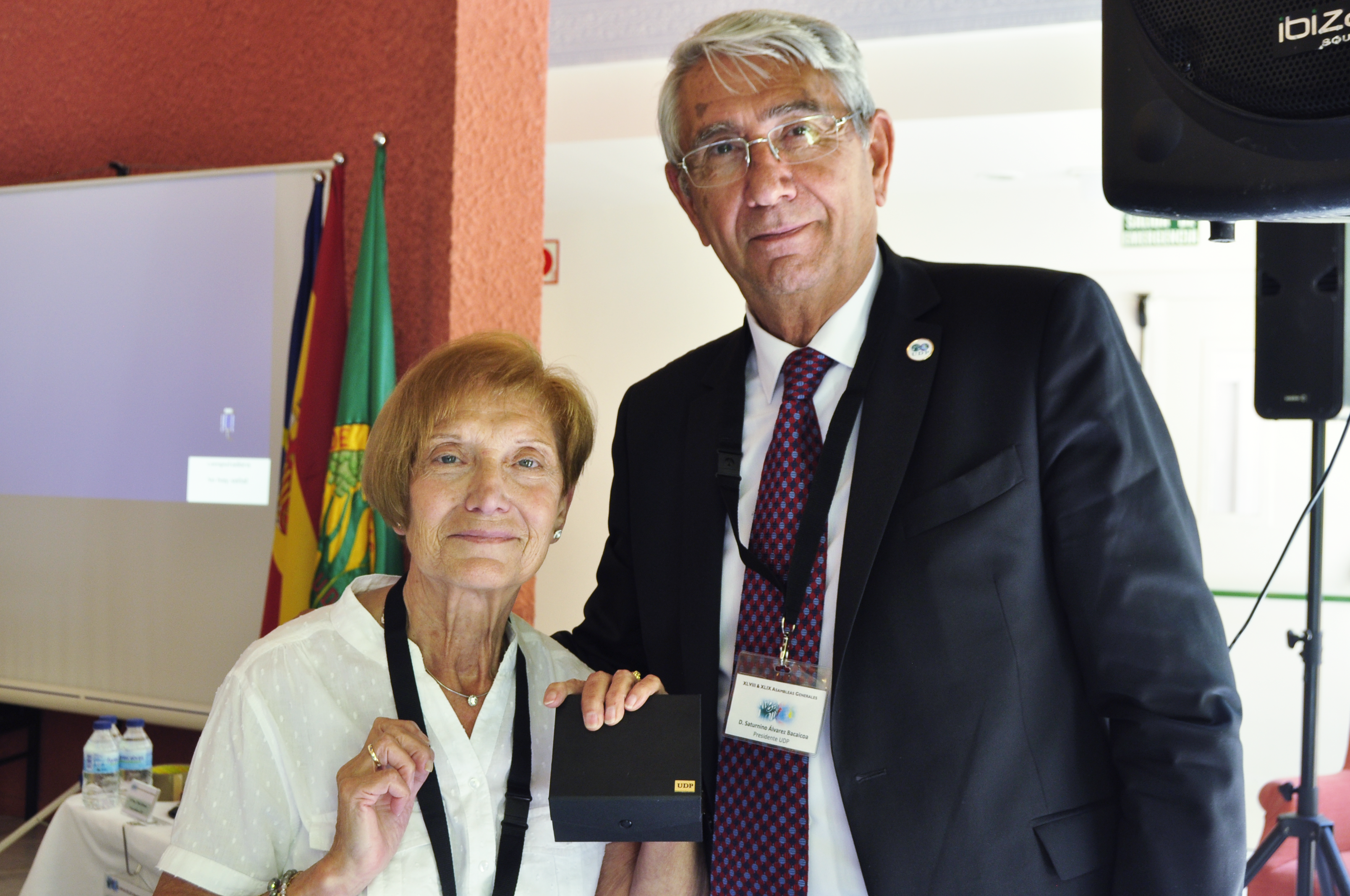 La Presidenta de la Coordinadora Federal del Movimiento Asociativo en Alemania, Carmen Couto Boullosa, junto al Presidente de UDP, Satur Álvarez