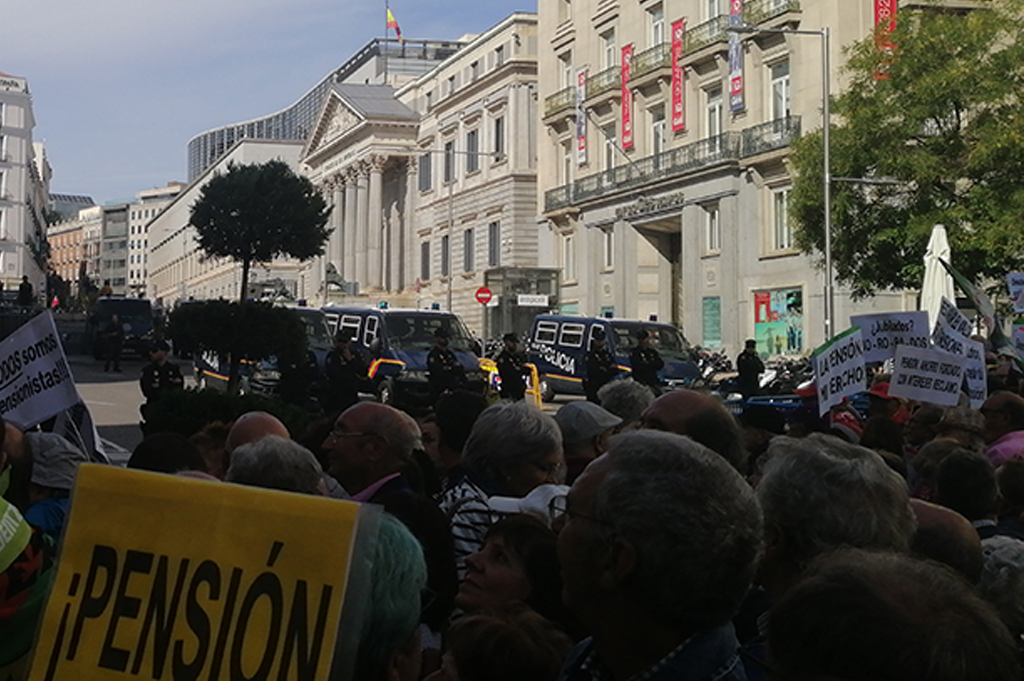 16 de octubre pensionistas en madrid_Congreso de los Diputados