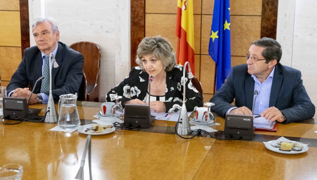 La ministra de Sanidad, Consumo y Bienestar Social en funciones se reúne con organizaciones de personas mayores para abordar el programa de turismo social del Imserso