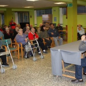 Charla de UDP-CLM en la Residencia Sagrado Corazón