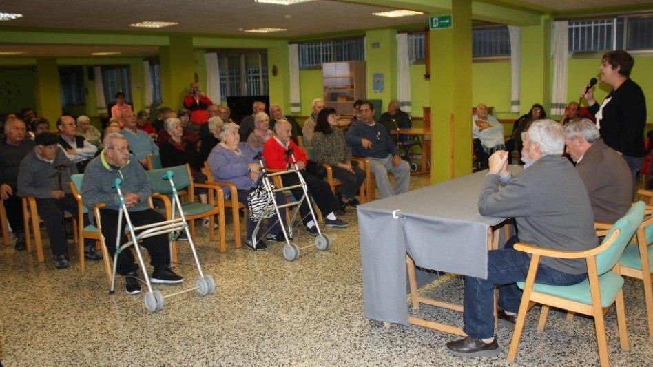 Charla de UDP-CLM en la Residencia Sagrado Corazón