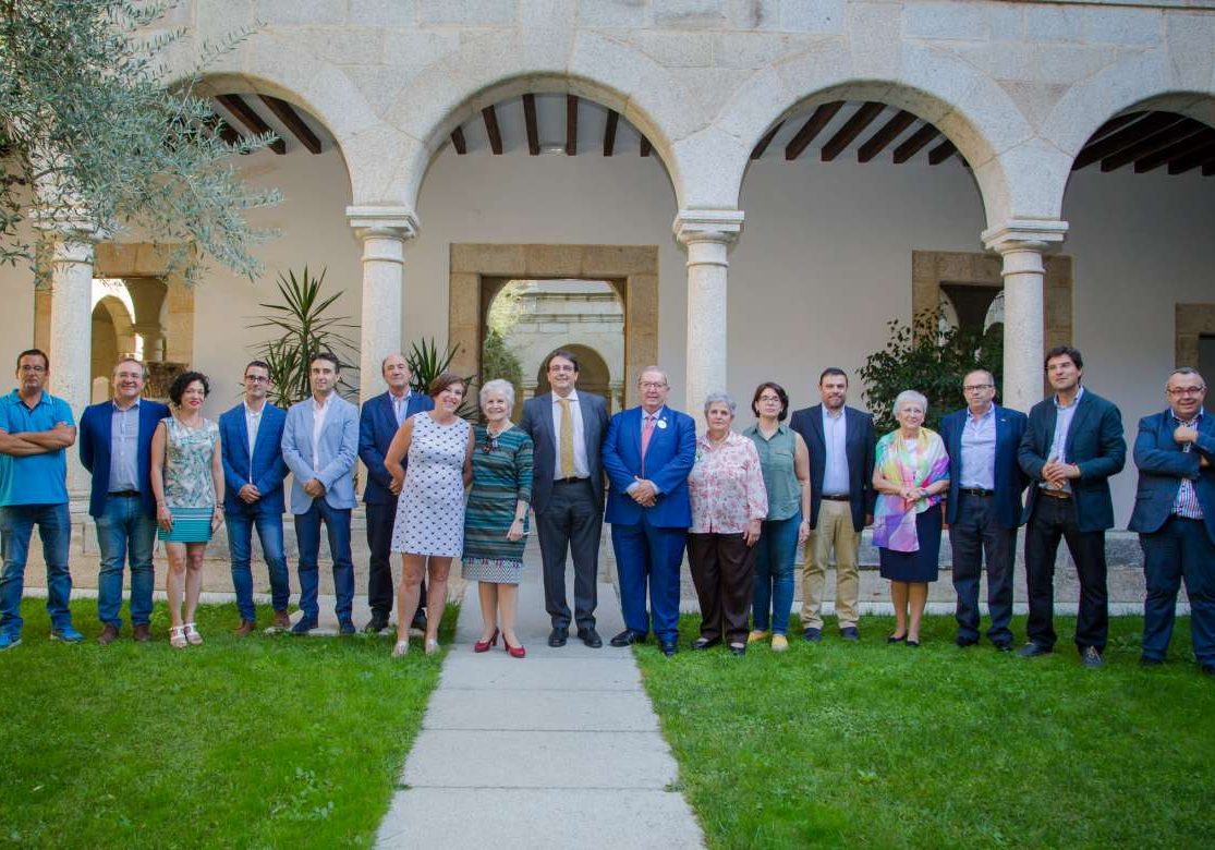 Paca Tricio, Presidenta de UDP, junto a Petri García presidenta de UDP Cáceres y Juan Sánchez, presidente de UDP Badajoz, reunidos con representantes políticos en Extremadura